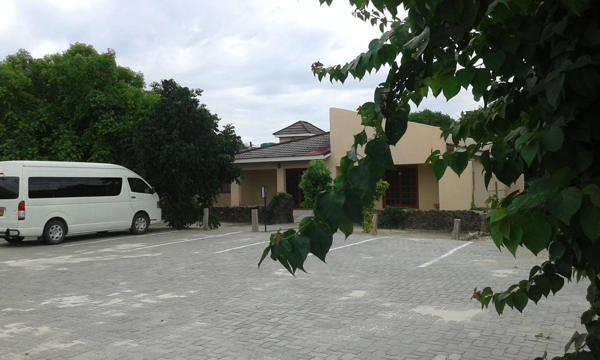 Larissa Hotel Маун Екстер'єр фото